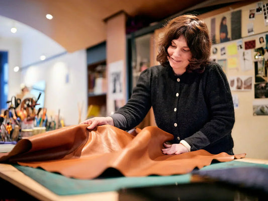 Comment savoir si un sac en cuir est authentique, en cuir pleine fleur ou fleur corrigée ?