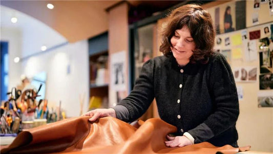 Comment savoir si un sac en cuir est authentique, en cuir pleine fleur ou fleur corrigée ?