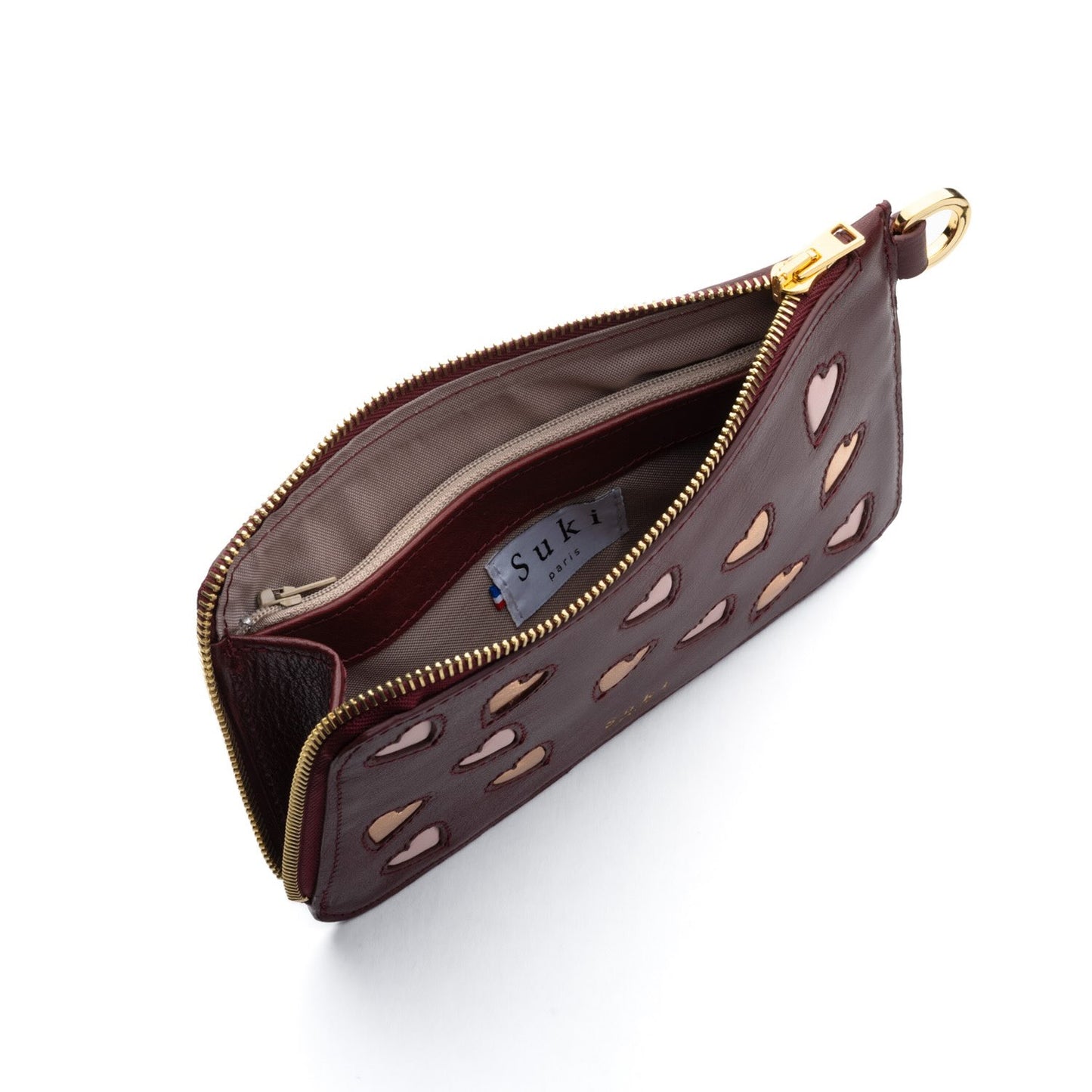 Atelier de maroquinerie à Paris. Sac à main made in France. Maroquinerie en cuir fabriquée à Paris. Mode éco responsable et locale. Sac à main personnalisable. Pochette personnalisable. Petite maroquinerie personnalisable.