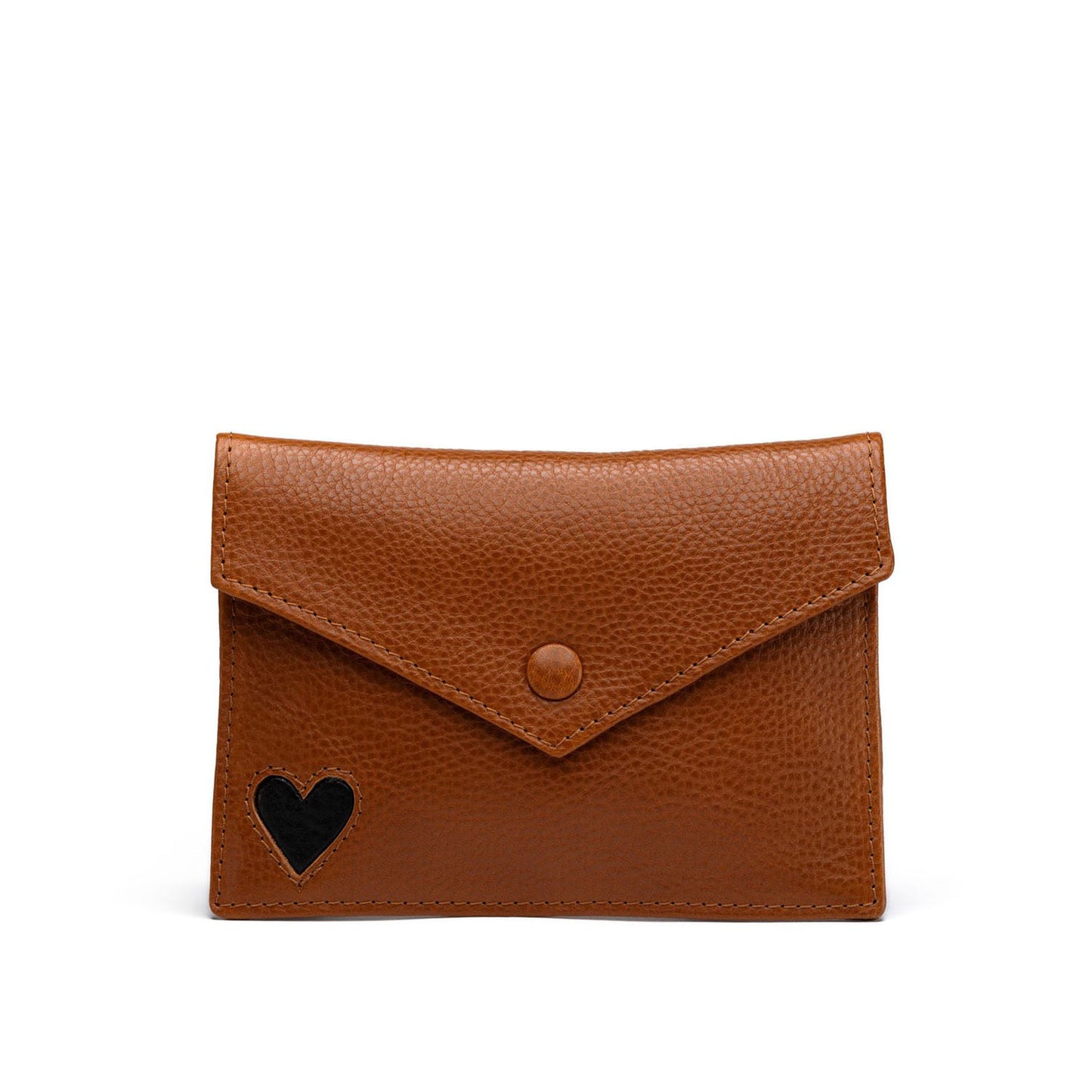 Plongez dans notre gamme de pochettes passeport en cuir tanné végétal, façonnées avec minutie dans notre atelier. Chaque exemplaire est agrémenté de marqueterie artisanale, conférant à votre accessoire de voyage une élégance et une personnalité uniques. Explorez notre approche éco-responsable de l'artisanat traditionnel, où chaque détail est pensé pour conjuguer durabilité, esthétique et praticité, afin de vous offrir une expérience de voyage inégalée.