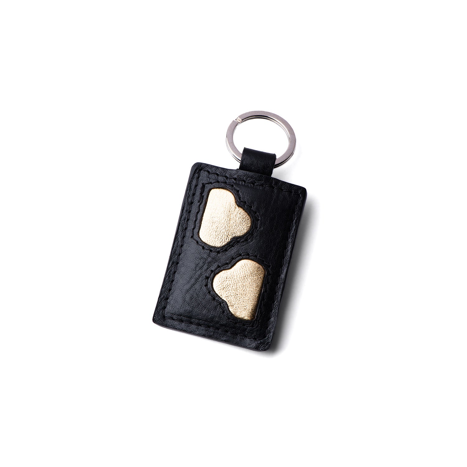 Atelier de maroquinerie à Paris. Porte-clé en cuir made in France au design unique avec ses motifs nuages. Petite maroquinerie fabriquée en France pour homme et femme. Accessoire de mode fantaisie parfait pour idée cadeau. Porte-clé personnalisable et proposition d'atelier découverte maroquinerie. Sac à main et accessoire créateur parisien. Boutique de maroquinerie Paris 17.