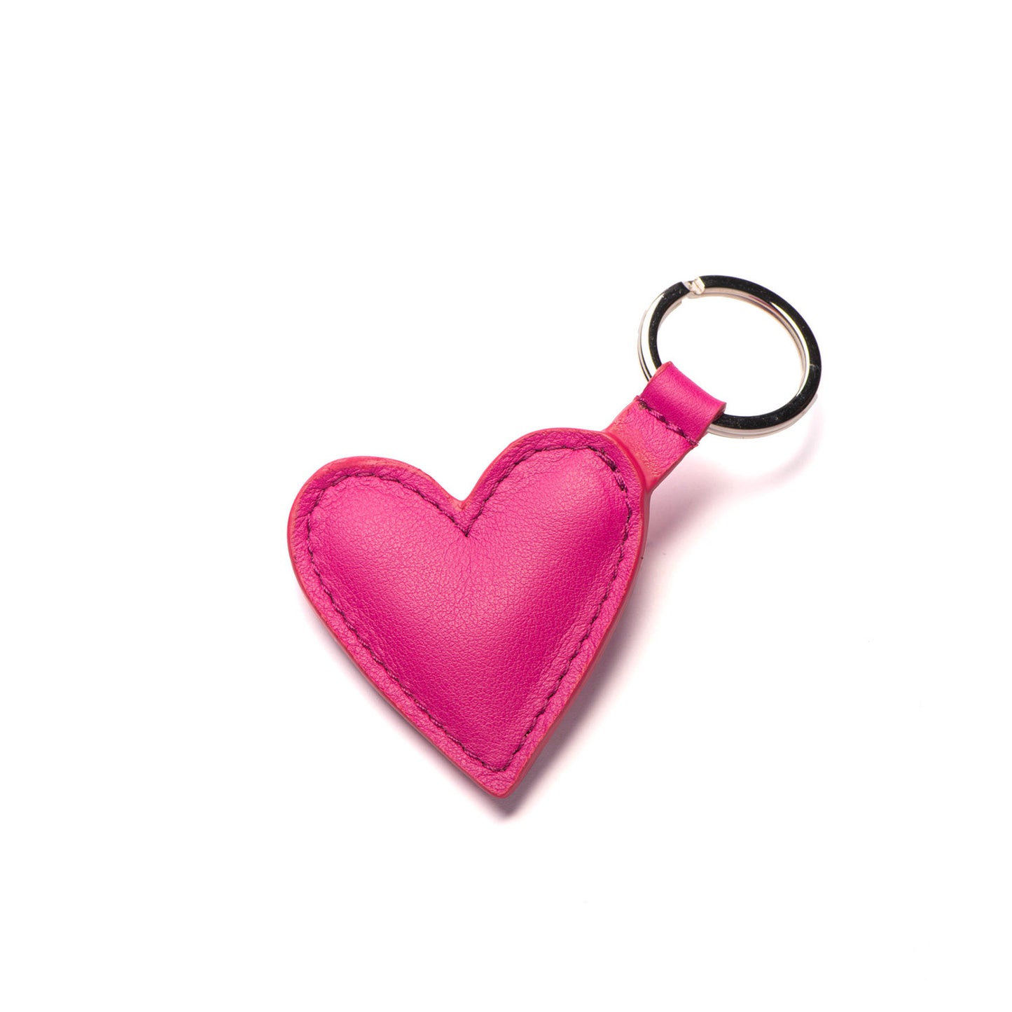 Made in France, ce porte-clé coeur  en cuir  fushia upcyclé est réalisé en série limitée. production locale pour une mode éthique. Créateur français. Idée cadeau.