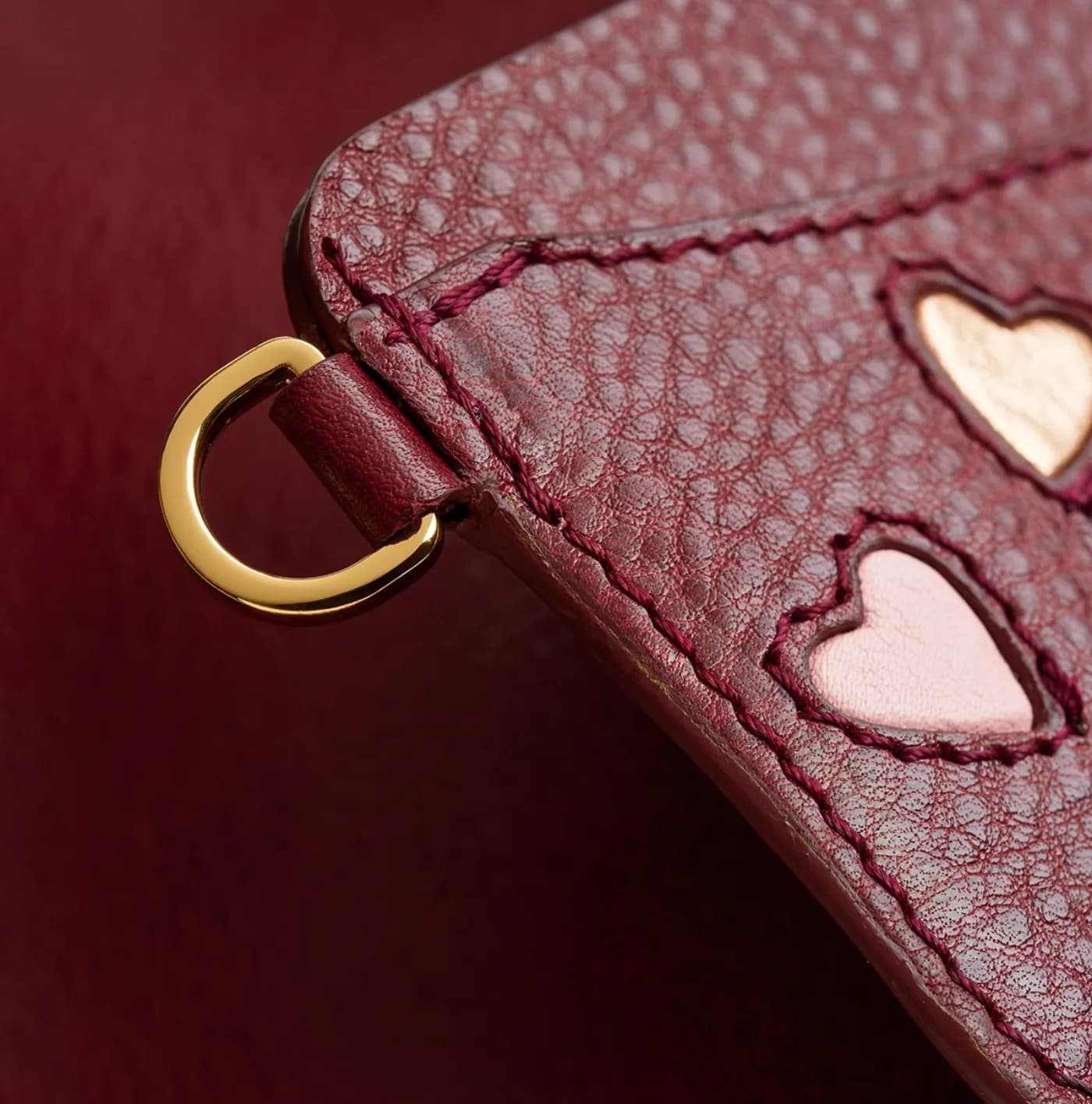 Amour burgundy leather card holder — gold D-ring and inlaid hearts detail, Suki Paris atelier
